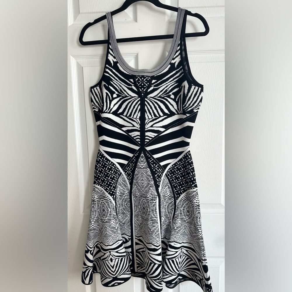 NWT DIANE VON FURSTENBERG DVF Fanny Thick Bandage Knit Zebra Tattoo Dress Med - Picture 5 of 7